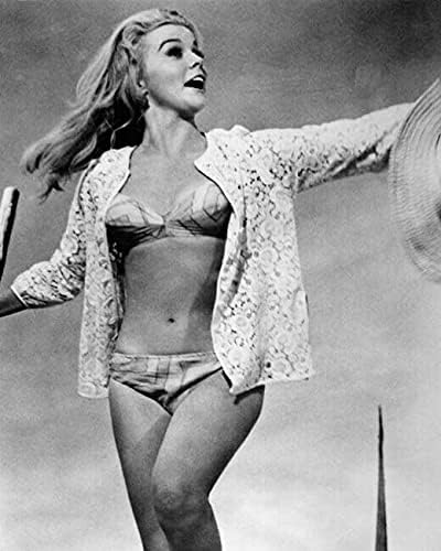Ан-Маргарет в пин-ъп поза на 1960-те години в бикини скачане на батут 8х10 снимка